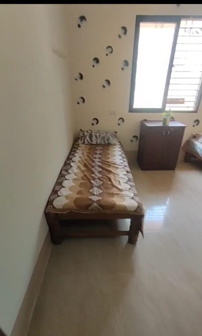 ladies pg vidyanagar hubli pg room with single bed